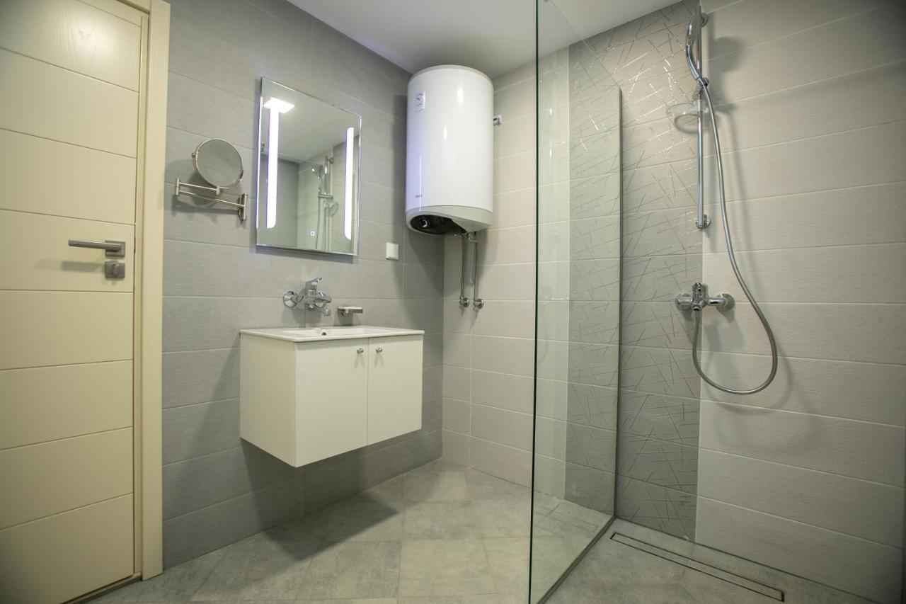 B&d Delux, New